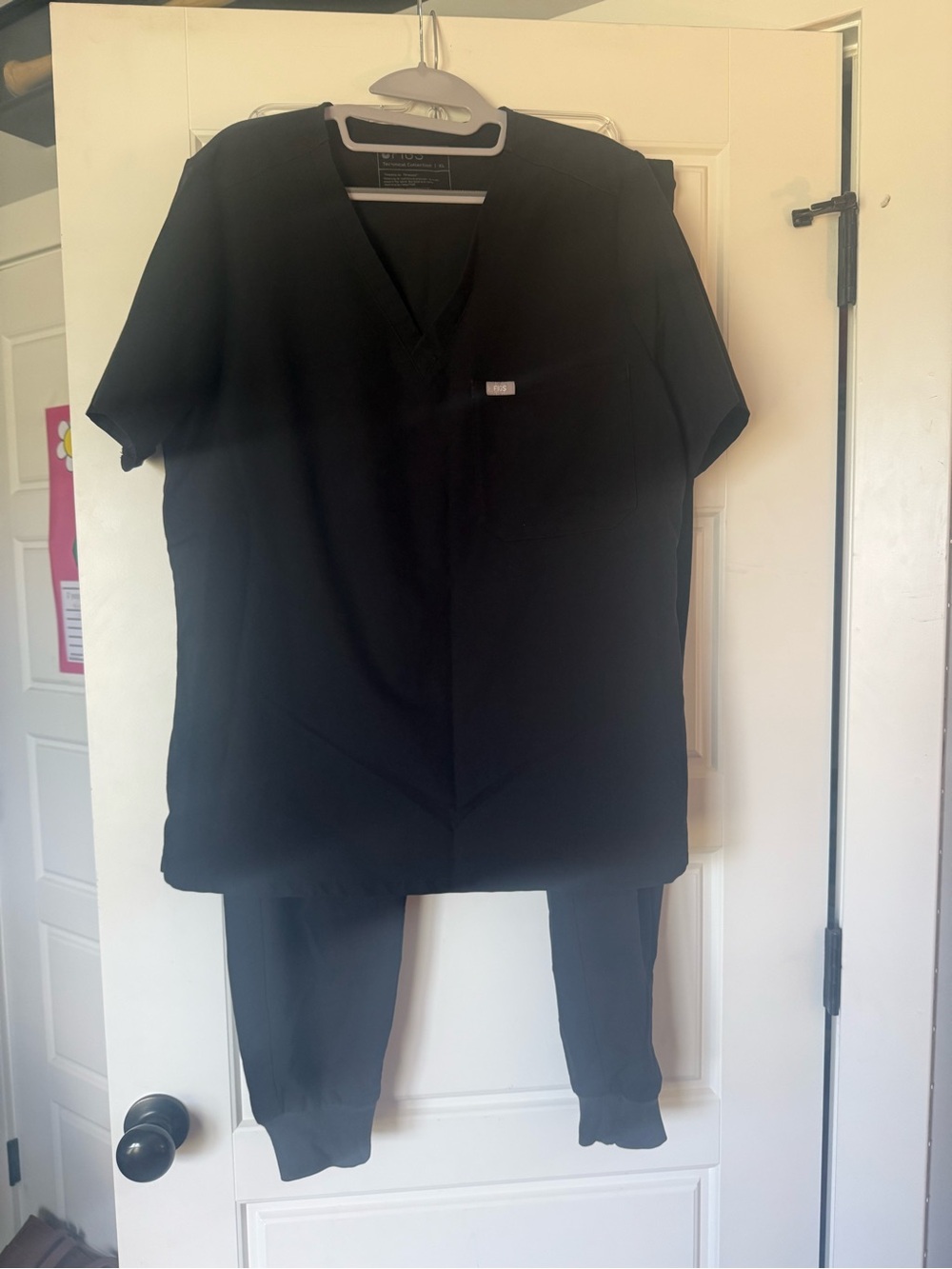 FIGS Black Catarina Top XL + Zamora Joggers L Scrub Set
